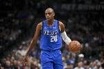 NBA官方：米德尔顿朝观众扔牙套被罚25000美元